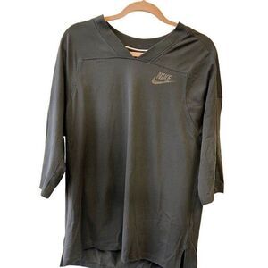 NIKE Women’s Black on Black V-NeckJUST DO IT on Back 3/4 Sleeves Shirt Size Medi